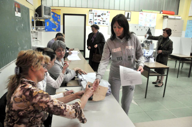 На председничким изборима у Србији 8 253 бирачких места